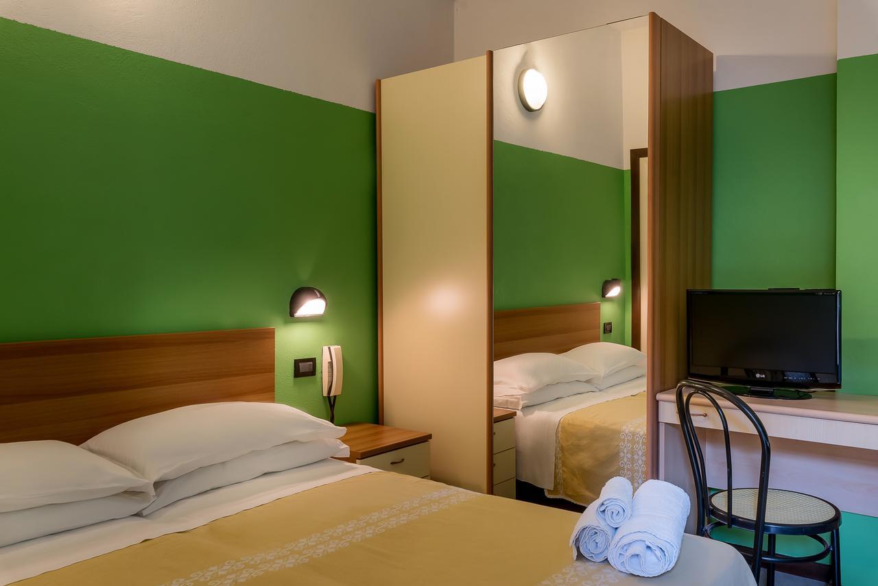 Hotel T Depandance Ріміні Екстер'єр фото