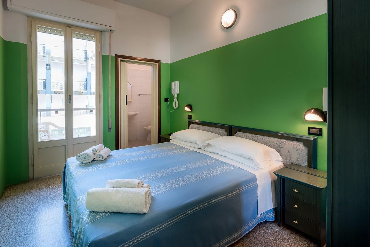 Hotel T Depandance Ріміні Екстер'єр фото