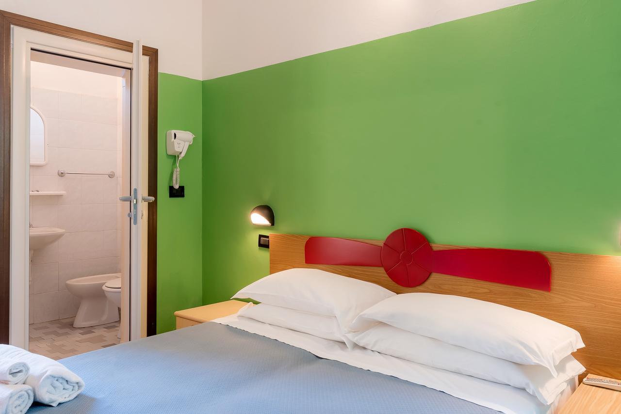Hotel T Depandance Ріміні Екстер'єр фото